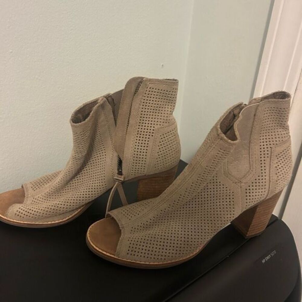 Toms Beige Perforated Heeled Boots